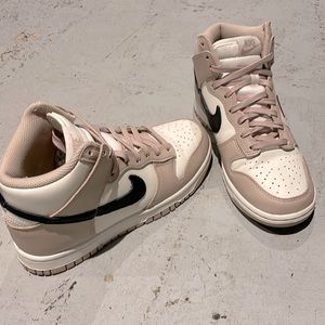 Women’s 6.5 Nike High Dunk (Fossil Stone)